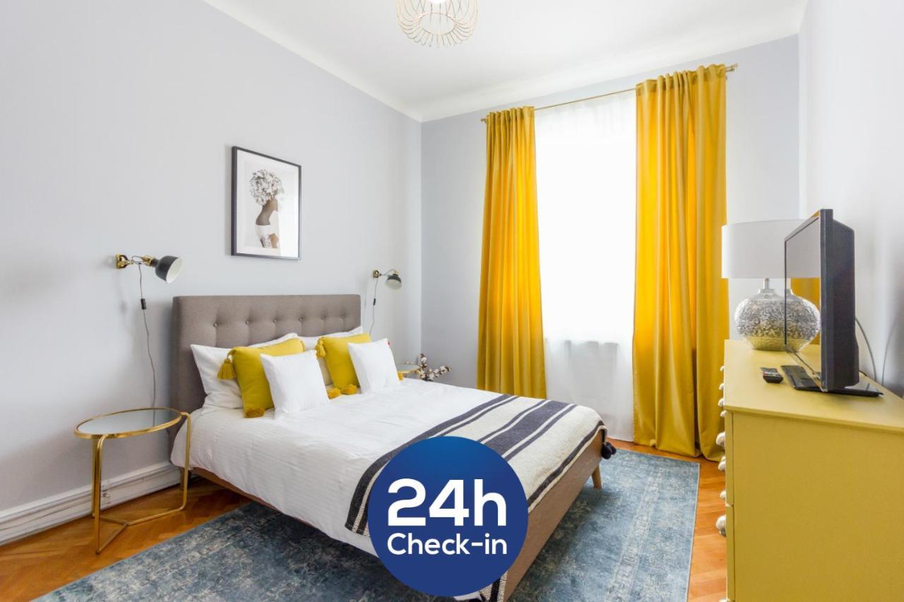 City Chic 3 Bedroom Apartment Cluj Napoca Bagian luar foto