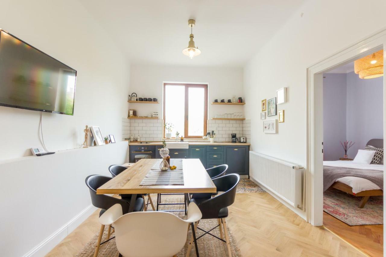 City Chic 3 Bedroom Apartment Cluj Napoca Bagian luar foto