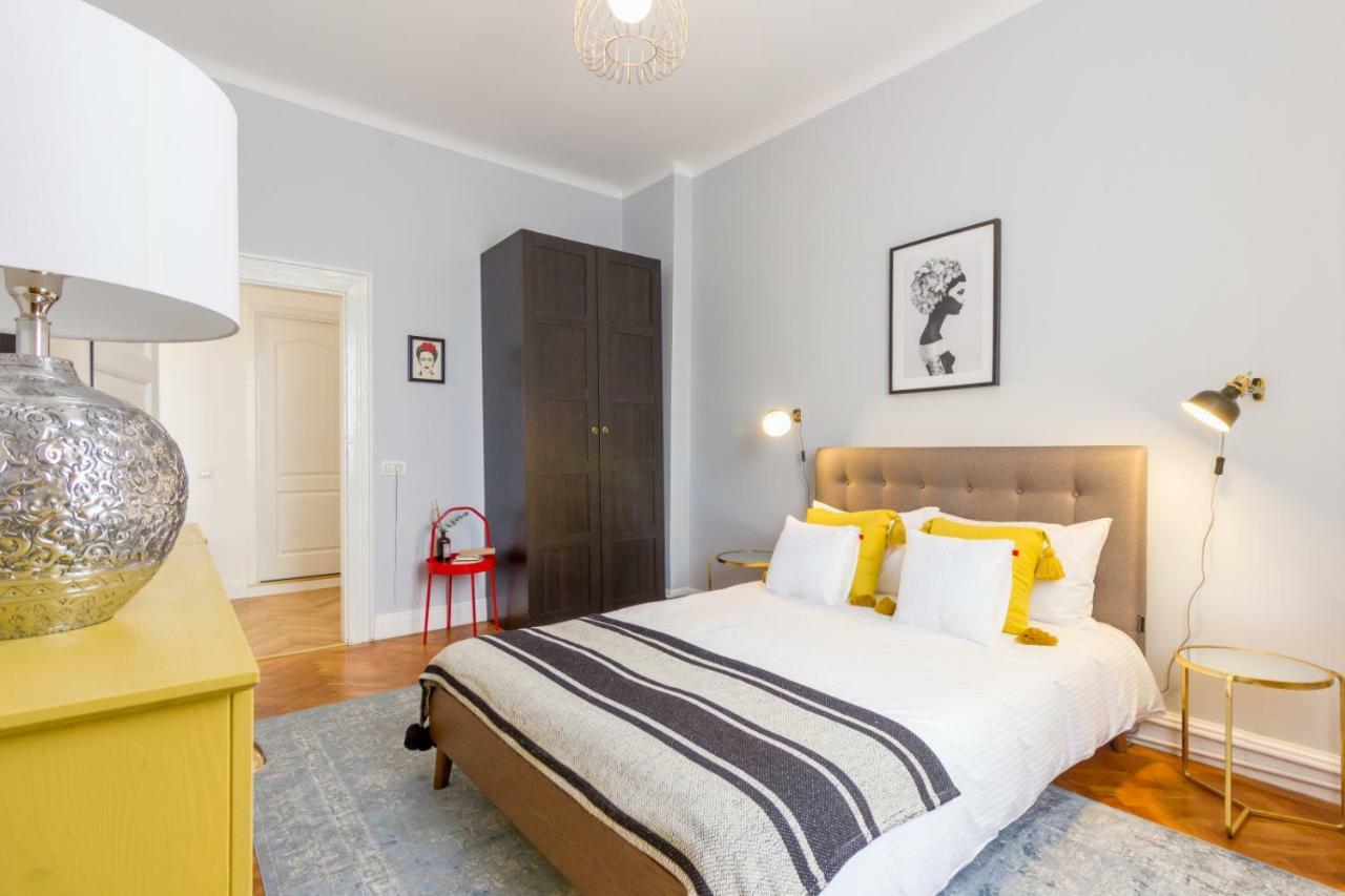 City Chic 3 Bedroom Apartment Cluj Napoca Bagian luar foto