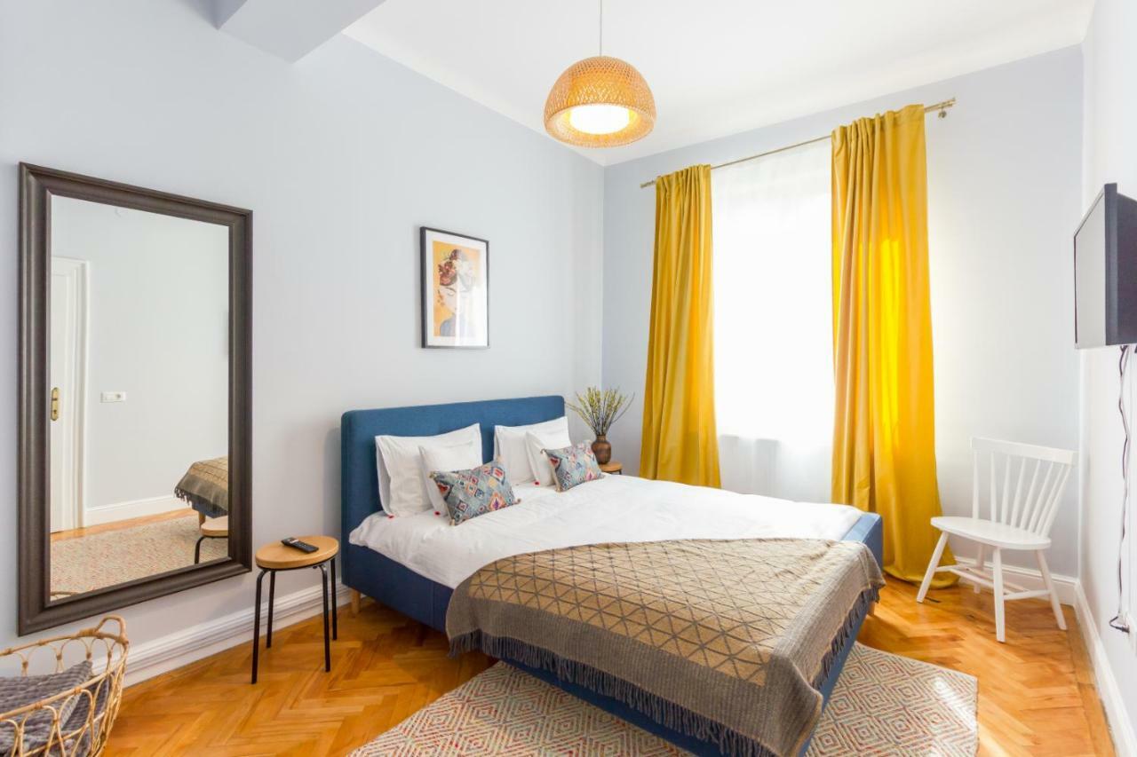 City Chic 3 Bedroom Apartment Cluj Napoca Bagian luar foto