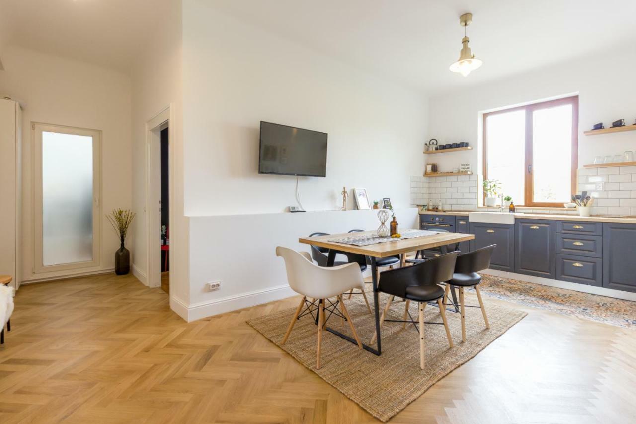 City Chic 3 Bedroom Apartment Cluj Napoca Bagian luar foto